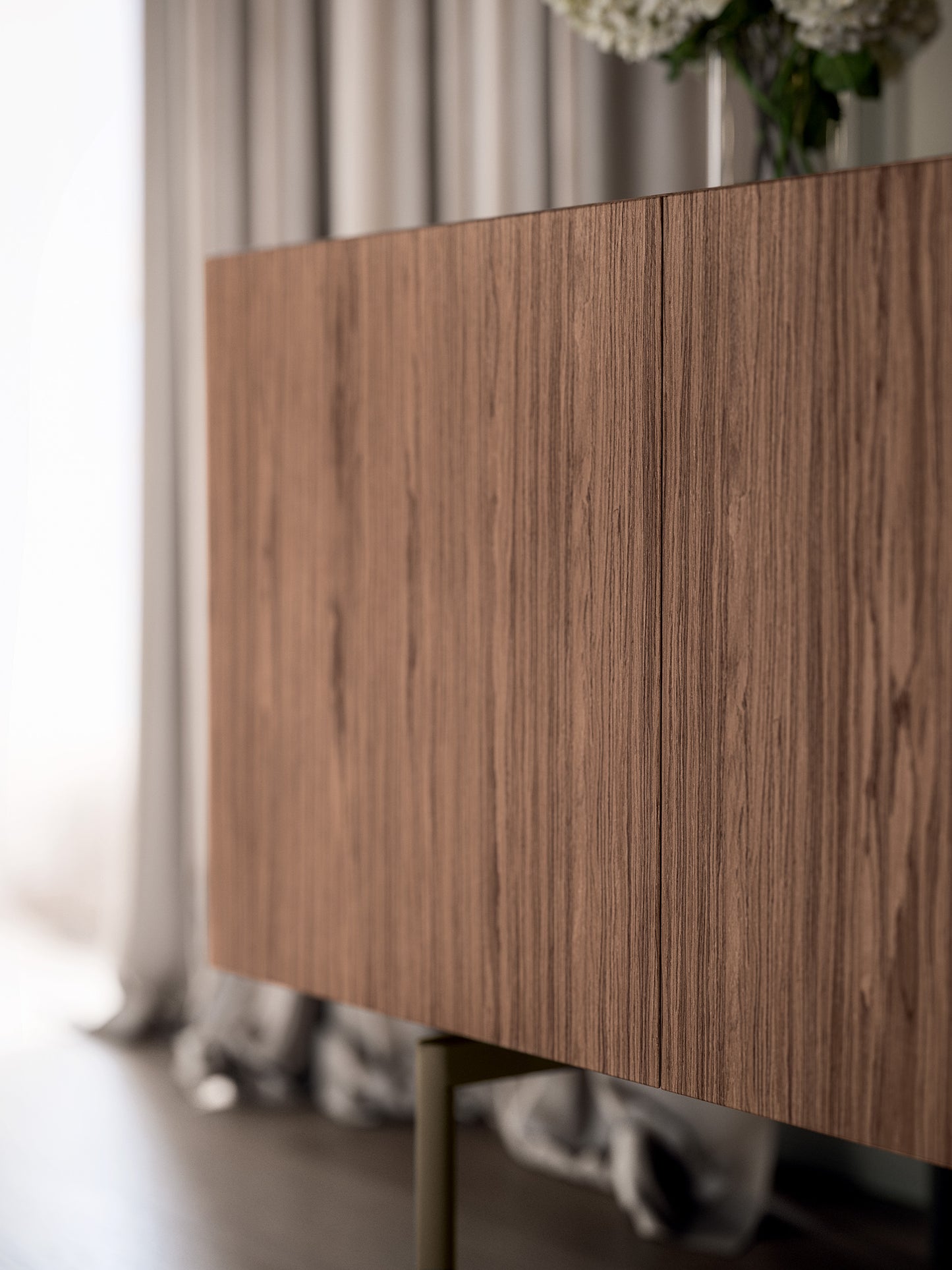 Aparador Bloom Enchapado Madera 3 Puertas